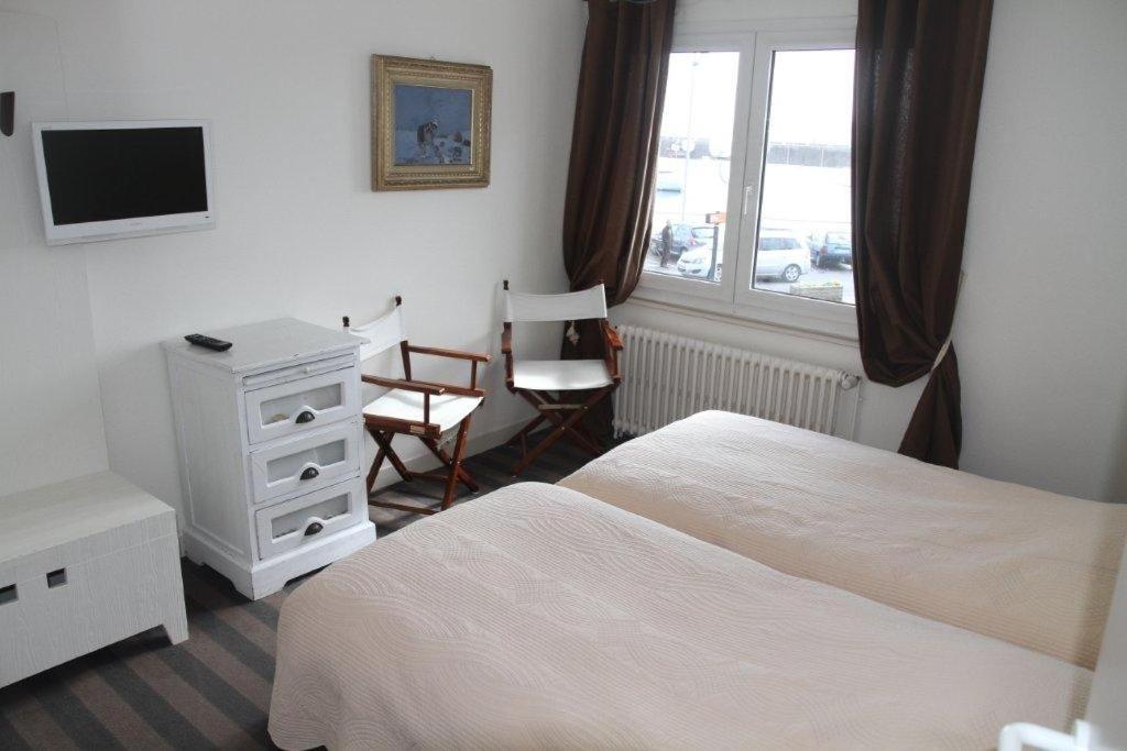 Hotel Le Suroit Perros-Guirec Habitación foto