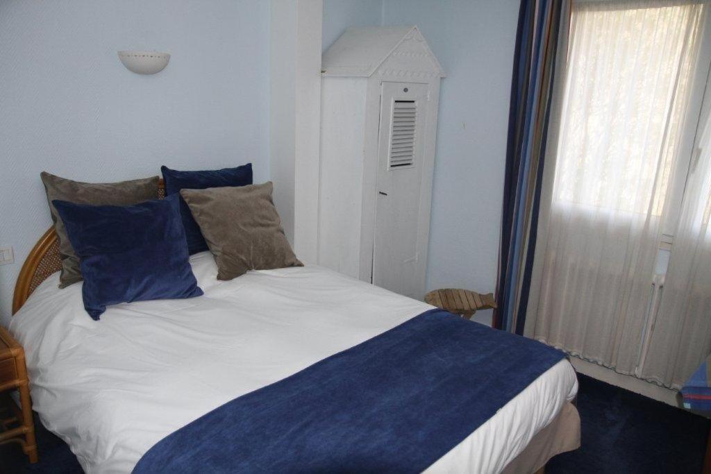 Hotel Le Suroit Perros-Guirec Exterior foto